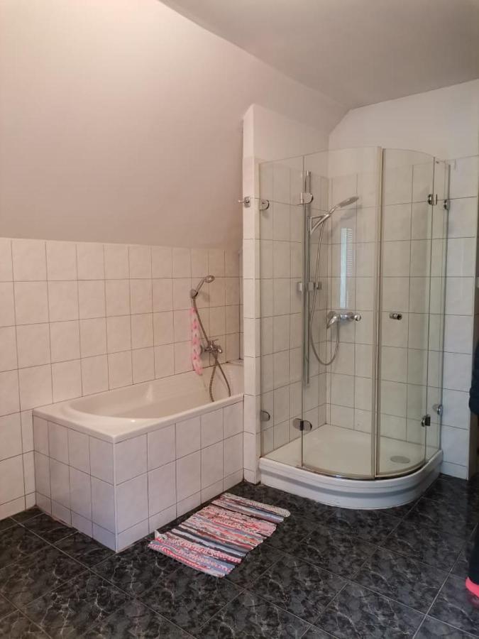 Anh' Private Rooms For Tourist Bratislava Luaran gambar
